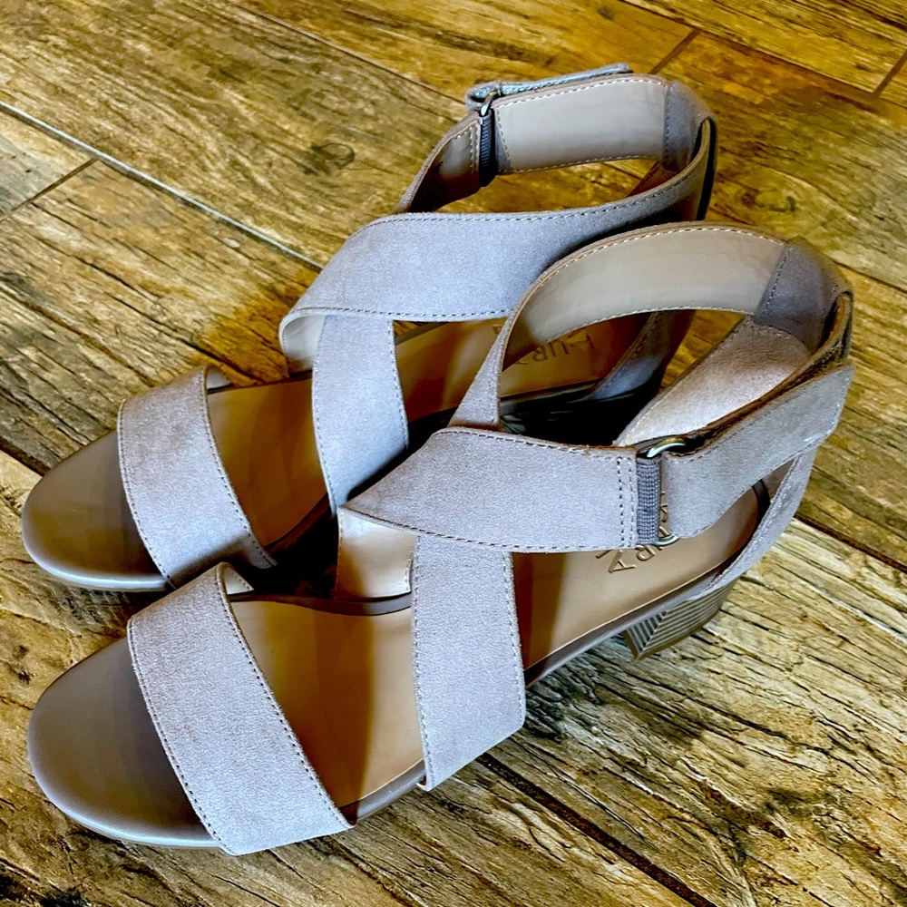 Brand new, Naturalizer Adele Doe sandals, 7 M, taupe